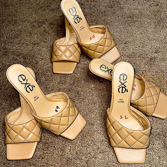 Summer in ❄️ ? Yes why not! Enjoy a nice manicure in these👡 sure 2 please - Picture 3 of 6